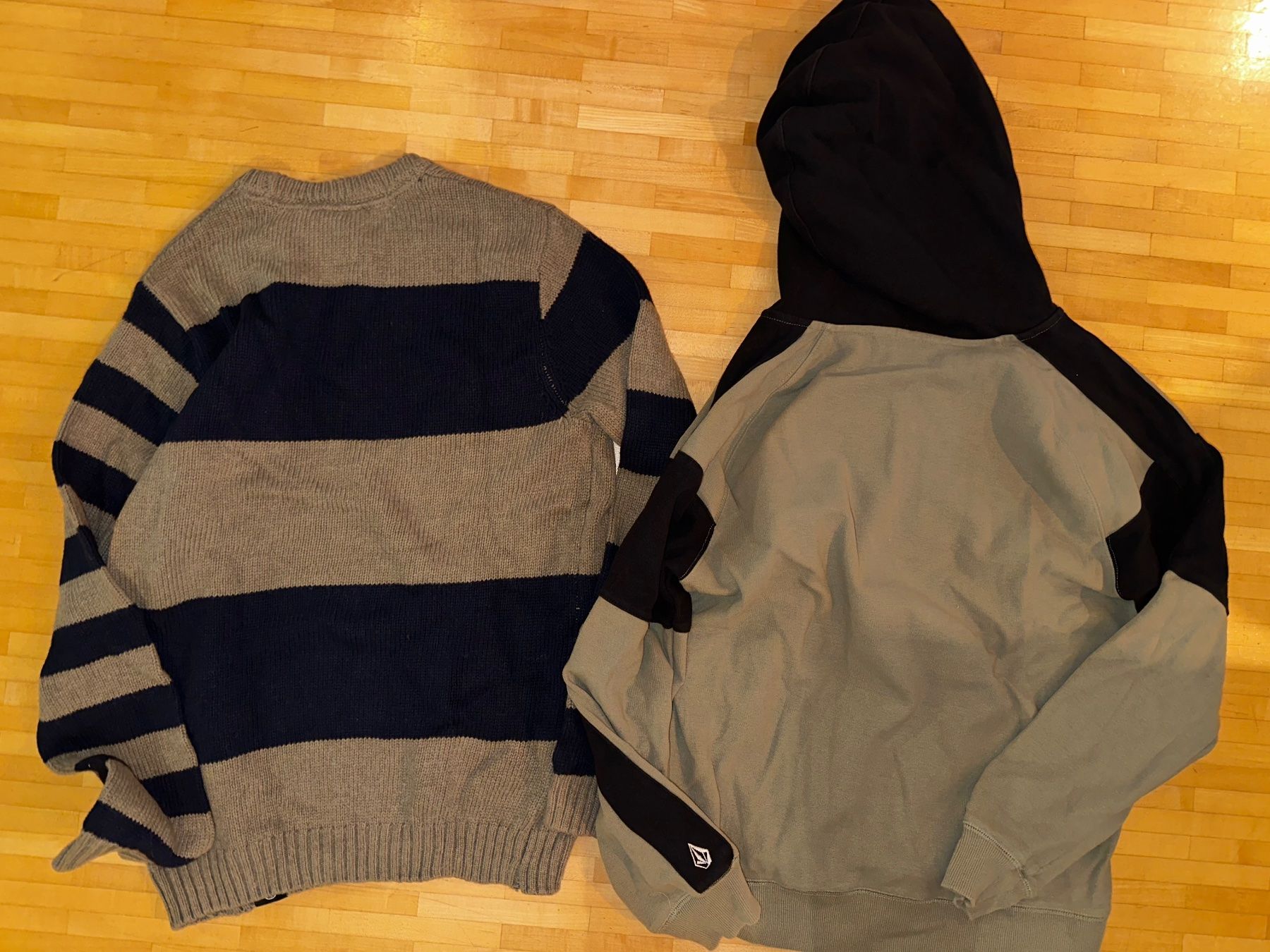 Volcom Kleiderpakete: 2x Volcom: Pullover Gr. S und Hoodie Gr. XS – Gebraucht aus Luzern von Joonster123 2