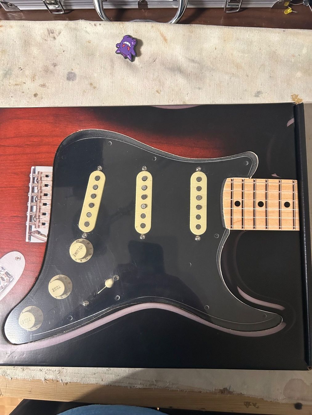 Fender Strumenti musicali: Fender Pre-Wired Strat Pickguard SSS Tex Mex – Nuovo (secondo la descrizione) da Bottmingen venduto da Stanko5 1