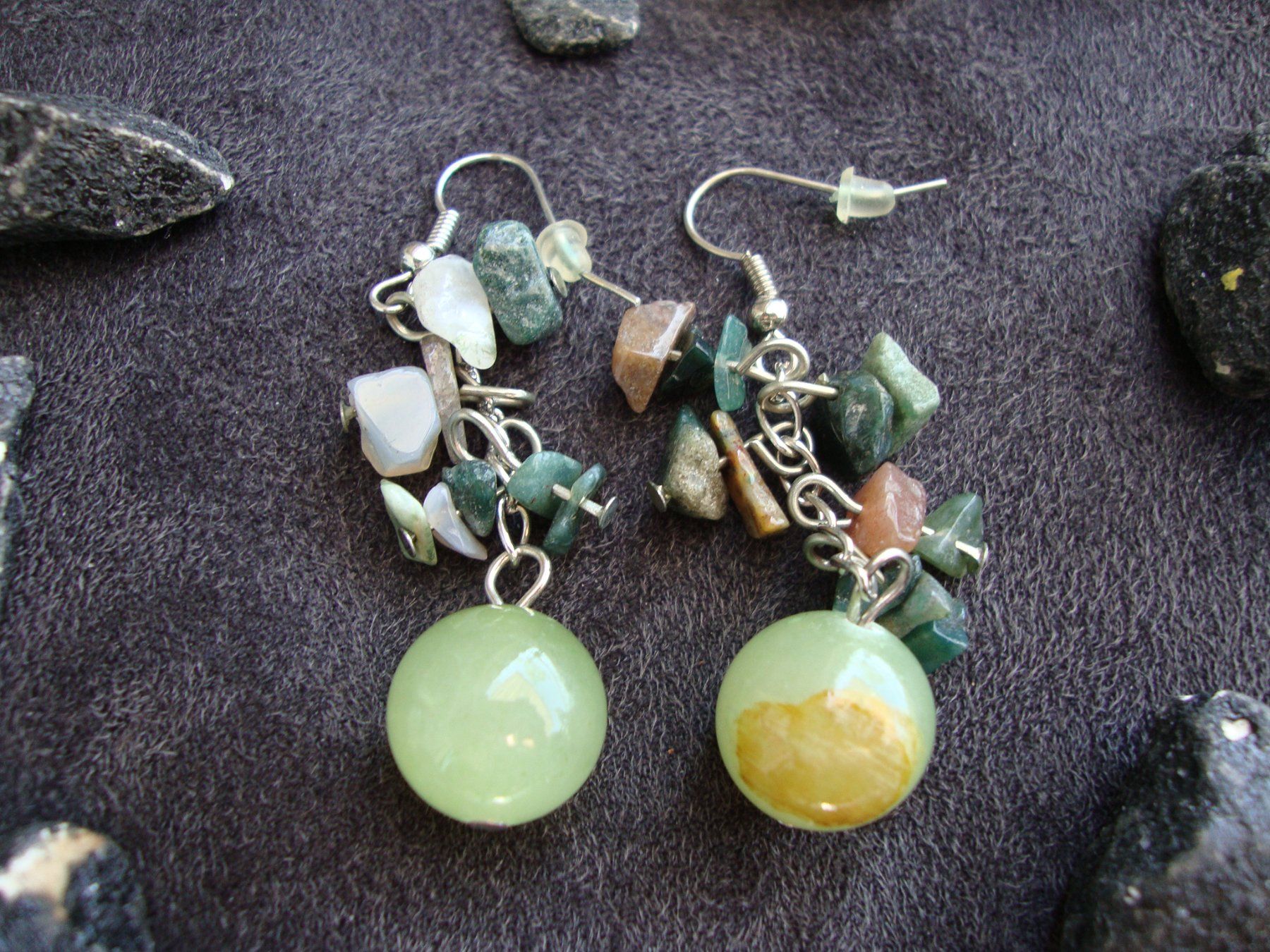 Orecchini pendenti & Orecchini a lobo: Edelstein-Ohrhänger Jade mit Edelsteinsplittern – Nuovo (secondo la descrizione) da Hünenberg venduto da Aquazur 1