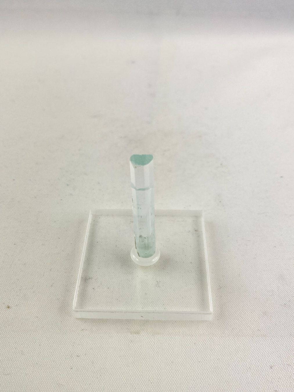 Minerali & Pietre curative: Aquamarine 0.6cm 0.5cm 3.6cm 3g – Usato da Schinznach Bad venduto da Prosperos