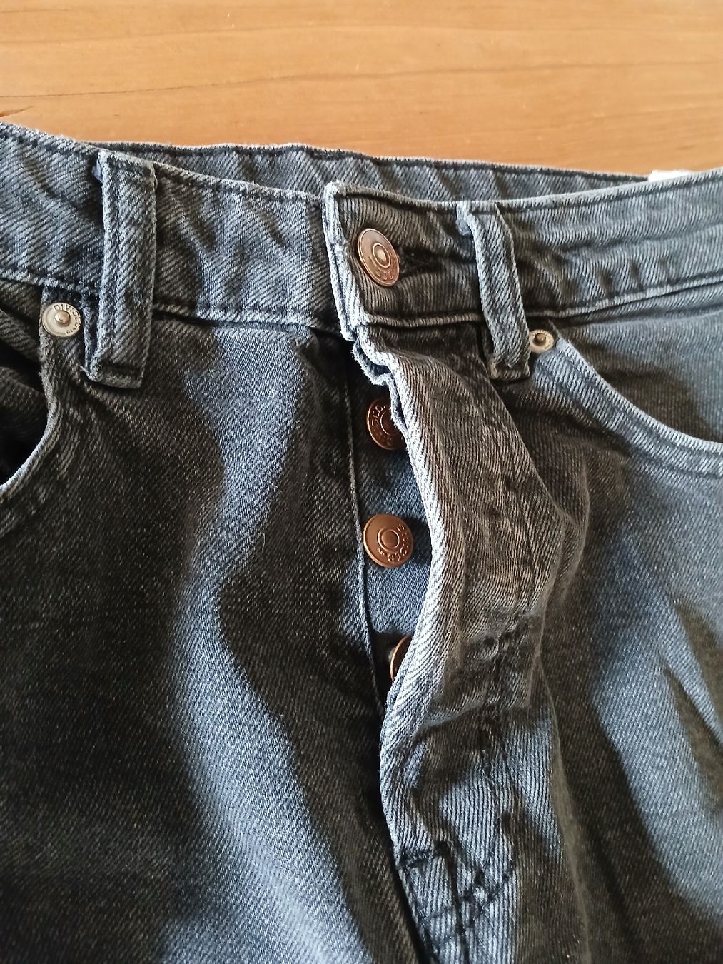 H&M Jeans: Schwarze H&M Divided Jeans Gr. 38 Destroyed Look – Usato da Solothurn venduto da Shanty.20 2