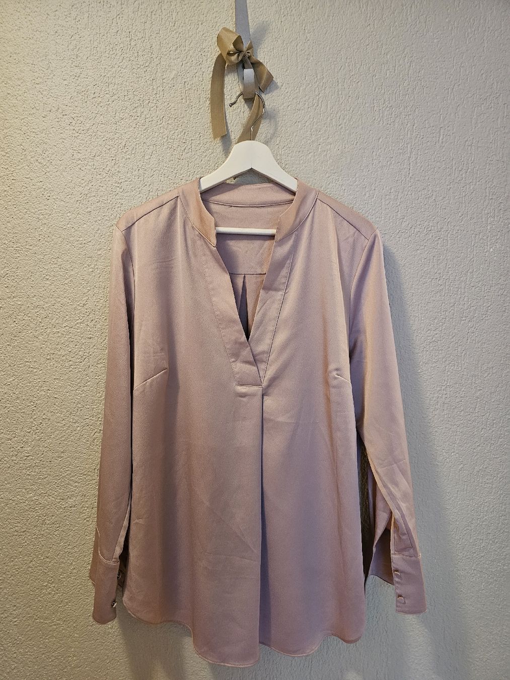 H&M Camicette: Edles Satin-Blusenshirt, Grösse L, leicht glänzend – Usato da Bern venduto da Oscarella