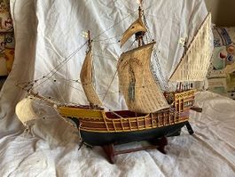 Holzstatue eines Segelschiffs – Handgefertigt in Deutschland