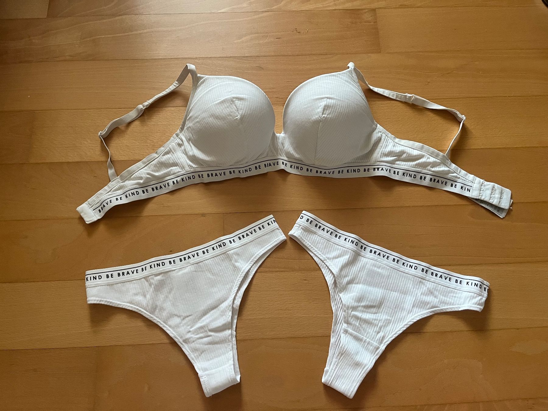 H&M Altra biancheria intima: BH weiss "be brave be kind" 80D + 2 Slips H&M – Usato da Wallenried venduto da nfe_2xn6 5