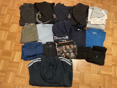 Lot de vêtements pour enfants divers articles bon état