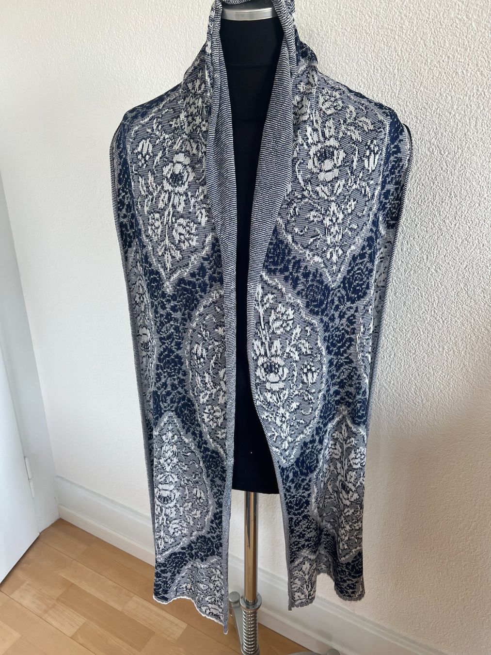 Colora Foulards, Tücher & Schals: Colora Schal, Dunkelblau/Weiss, NEU – Neu und originalverpackt aus Worb von farben20zauber