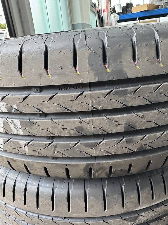 Pneus & Kompletträder: Pneus été Continental 215/60/R18 – Gebraucht aus Villars-sur-Glâne von fez_6txk 3