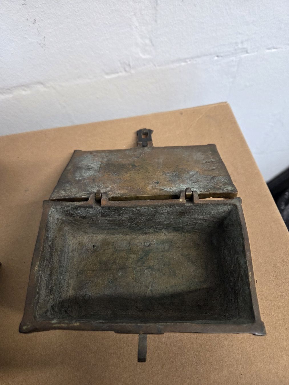 Barattoli: Antike Schmuckschatulle aus Bronze mit Relief – Usato da Dietikon venduto da Allegra34 6