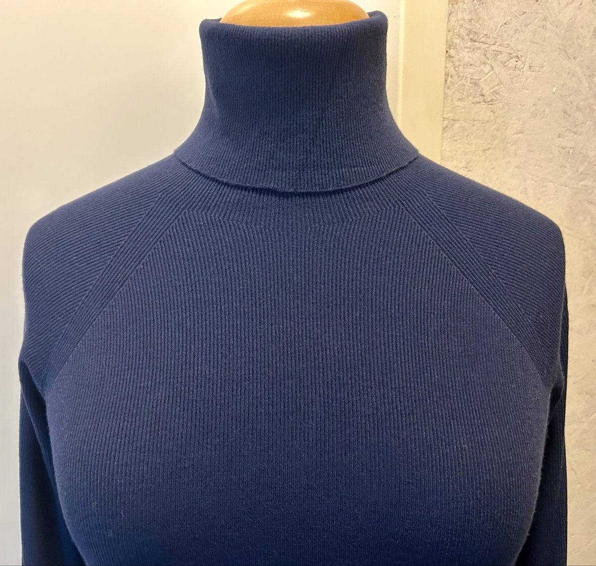 Pullover & Sweatshirts: Vicario cinque Rollkragen Pullover, Grösse L, neu mit Etiket – Neu und originalverpackt aus Oberhasli von anzis 1