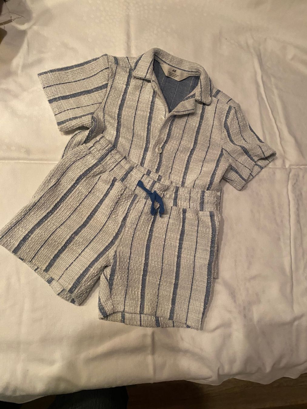 H&M Camicie, T-shirt & Polo: Kurzarmhemd & Shorts Grösse 104 – Usato da Allenwinden venduto da Obalu 1