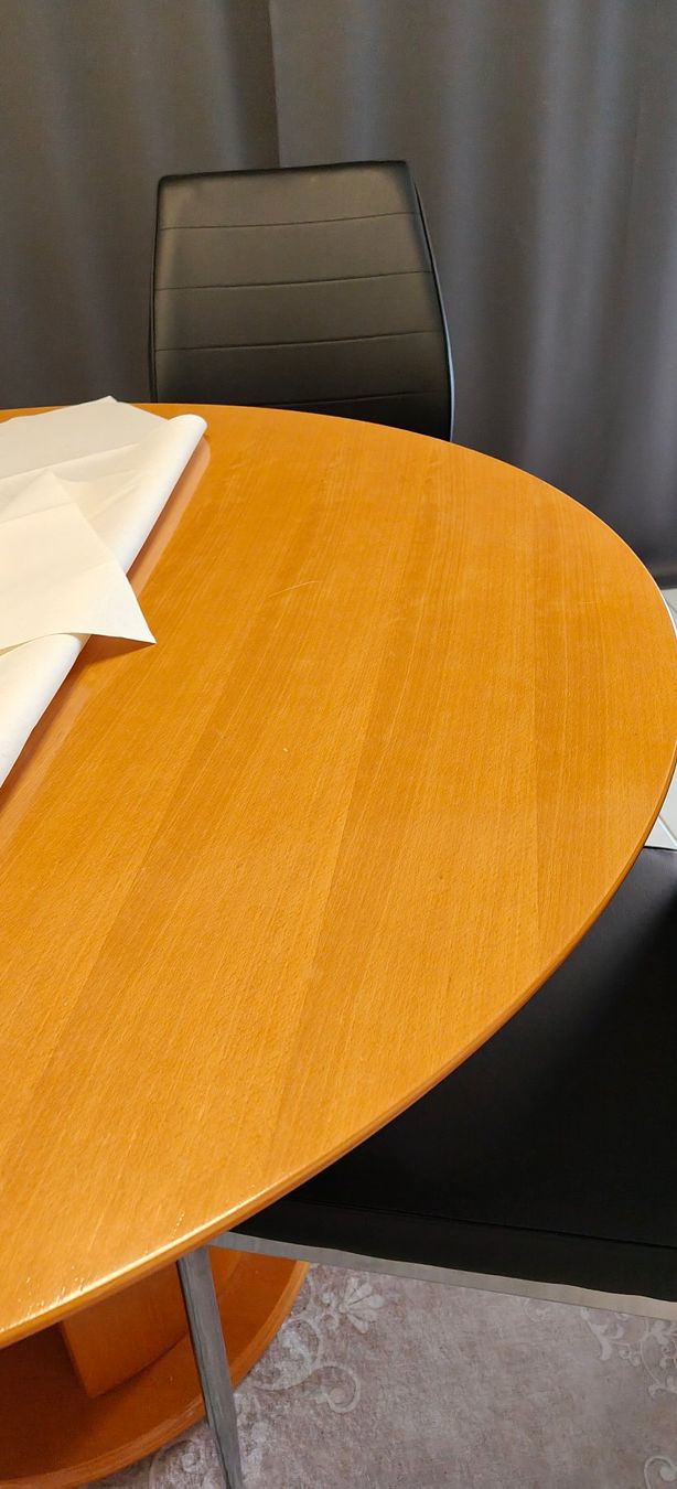 Tische: Tisch rund mit Stühlen – Gebraucht aus Safenwil von Pluess1000 3