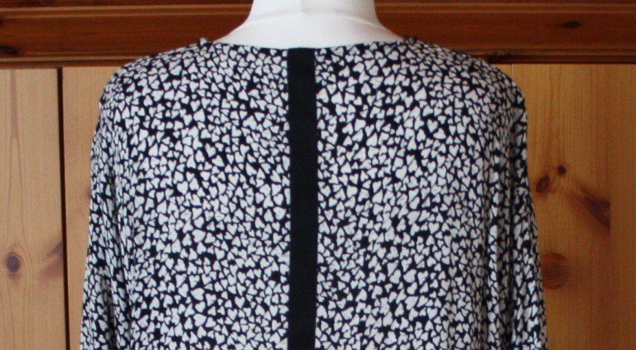 Camicette: Bluse Langarm schwarz - weiss Gr. XL – Usato da Flüelen venduto da Diversicum-Curvy 7