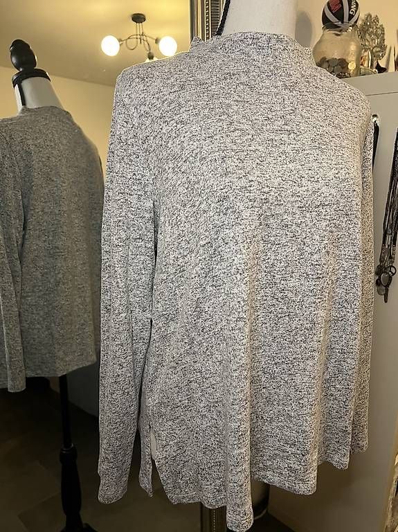 Maglioni & Felpe: Graumelierter Pullover Größe L-XL – Usato da Urdorf venduto da Marybyii 1