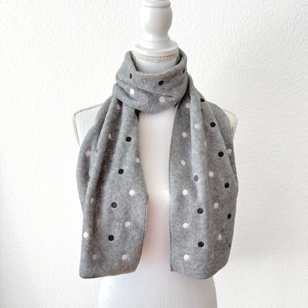 Foulard & Sciarpe: ACCESSORIZE Echarpe Grise à Pois – Usato da Vevey venduto da secondlifevevey