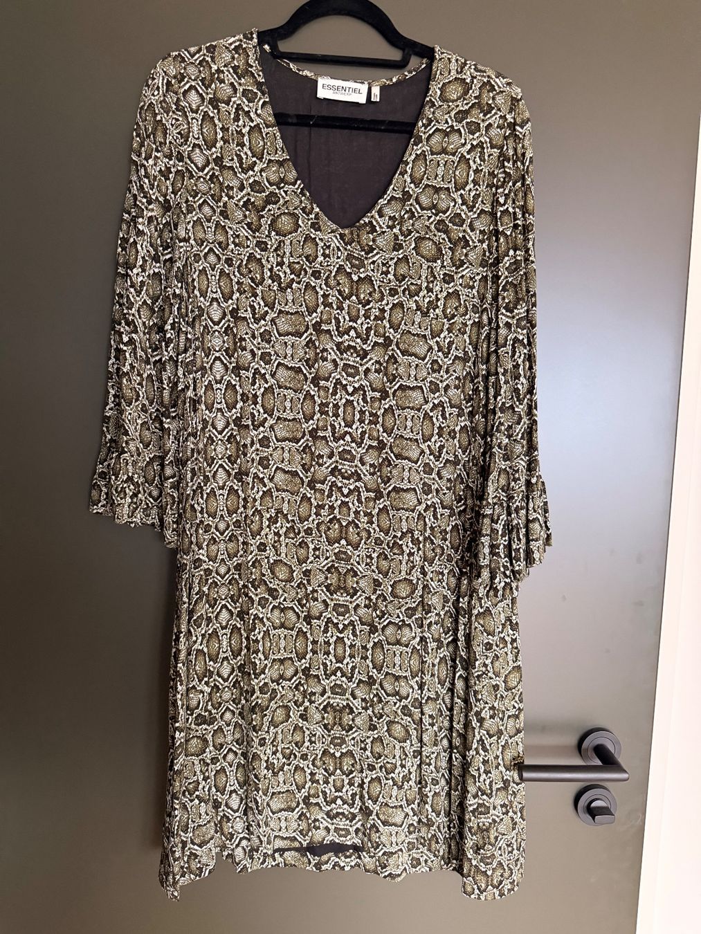 Vestiti: Robe ESSENTIEL Antwerp, imprimé serpent – Nuovo (secondo la descrizione) da Glion venduto da CASU66