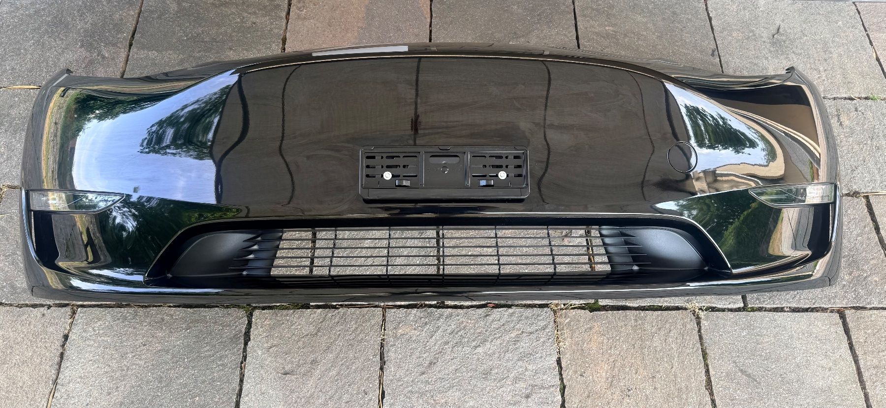 Tesla Tutti pezzi di ricambio auto: Tesla Model Y Performance Frontspoiler - wie neu! – Usato da Kölliken venduto da Flue68