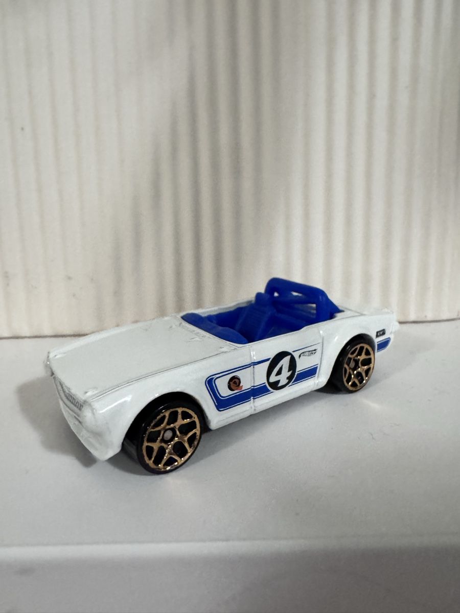 Hot Wheels Modellautos: Hot Wheels Triumph TR6 - White Convertible – Gebraucht aus Zug von axx3l 1