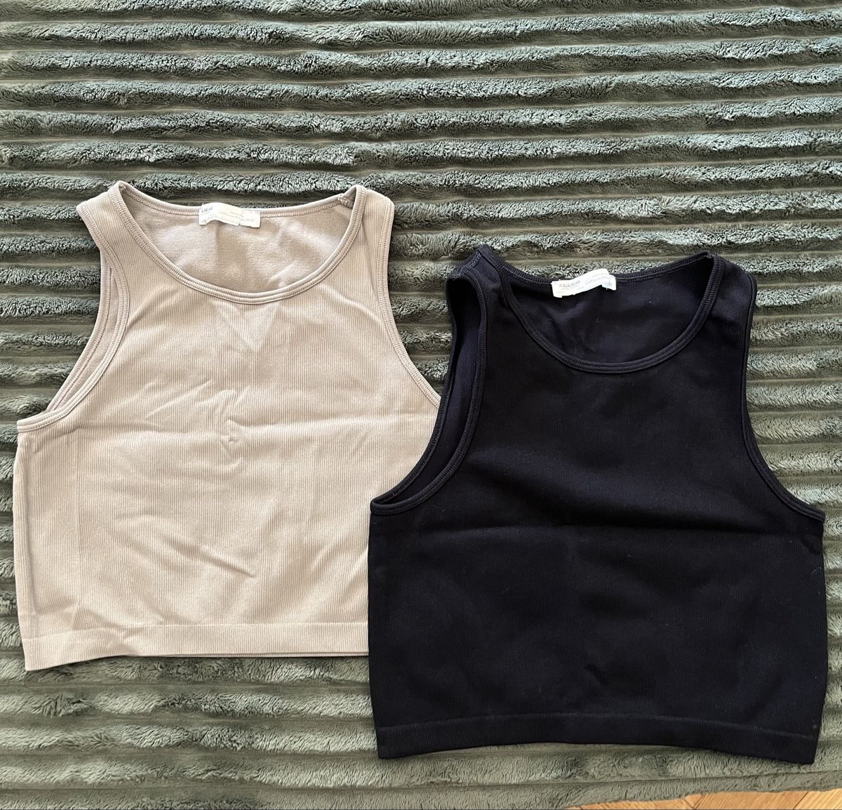Pull&Bear Lotti di vestiti: Lot de deux débardeurs Pull&Bear – Usato da Lausanne venduto da mprevst