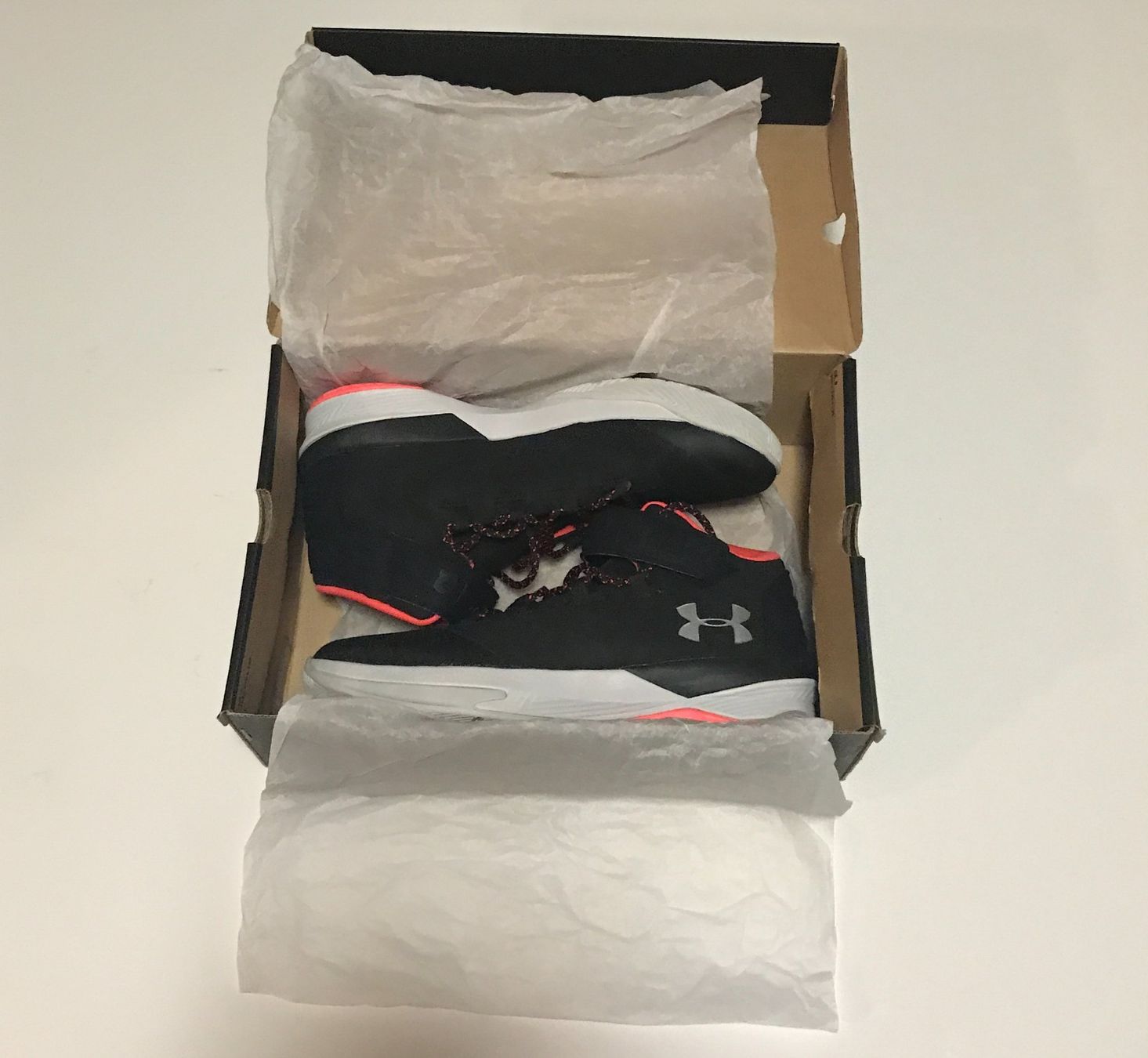 Scarpe da uomo: Schuhe Original Under Armour Gr 44 ; neu mit Karton – Nuovo e nell'imballaggio originale da luzern venduto da ARNI. 4