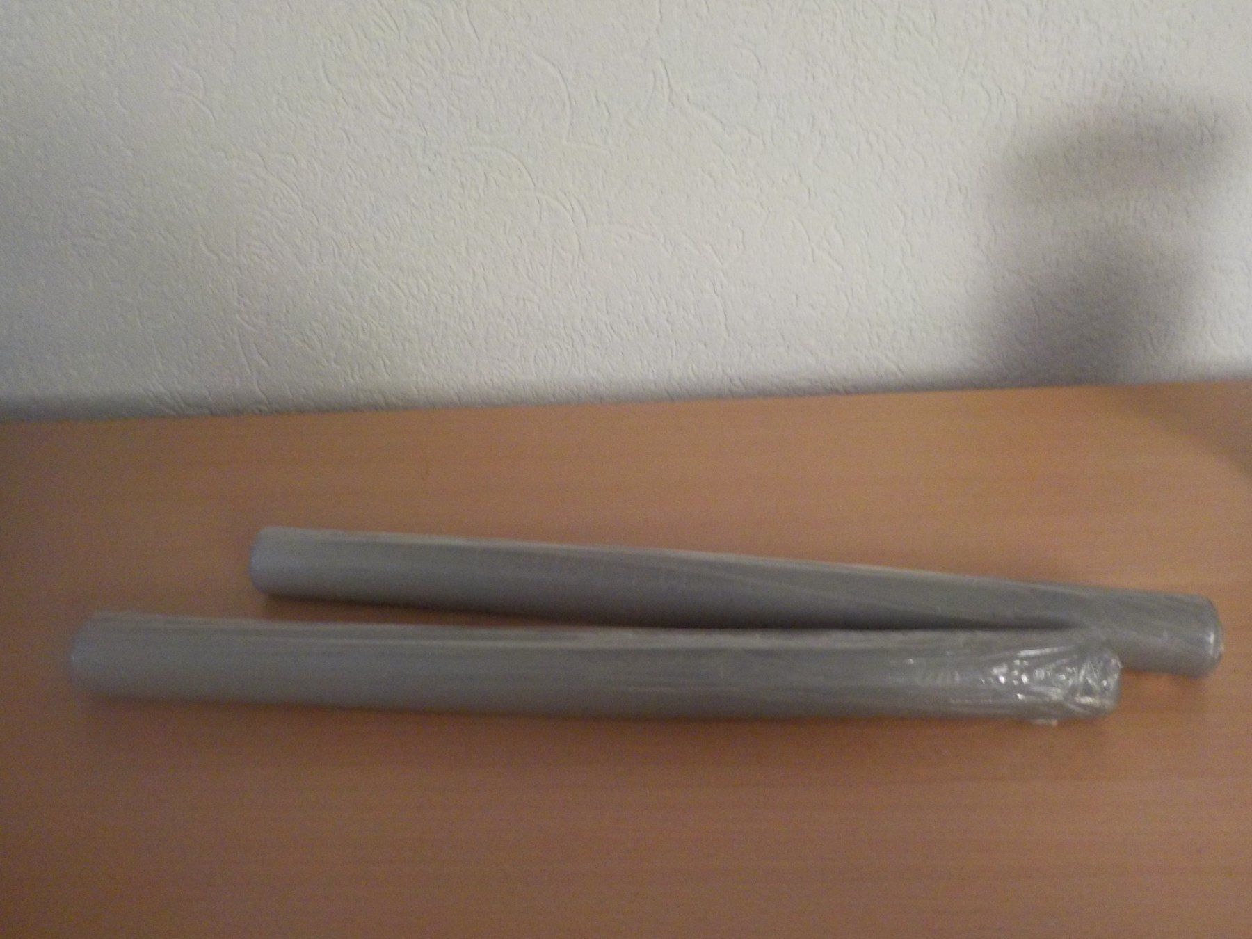 Candele: Stabkerzen 2 Stück Höhe 40 cm, hellgrau – Nuovo e nell'imballaggio originale da Muri b. Bern venduto da Eventverkauf