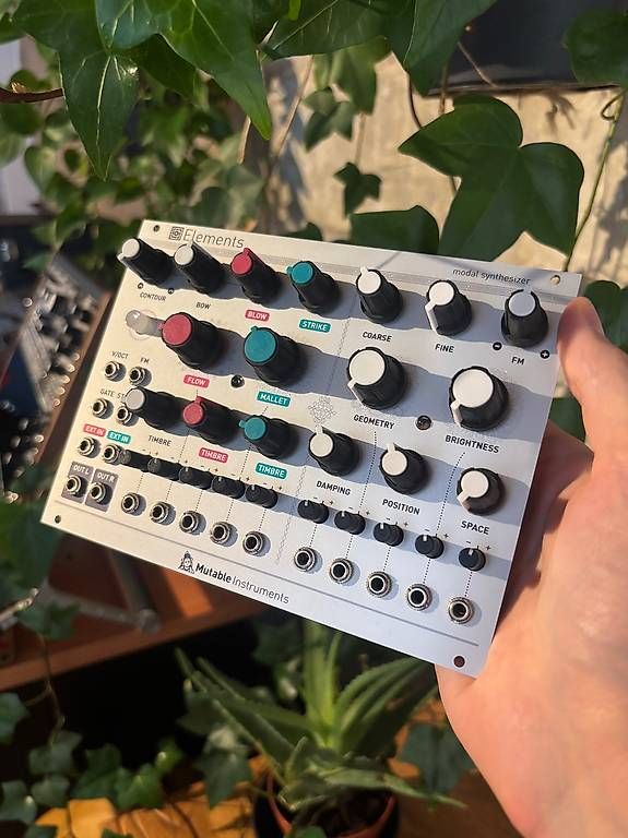 Instruments de musique: Module Eurorack : Mutable Instruments - Elements – D'occasion à Fribourg par rob_wz7h 3