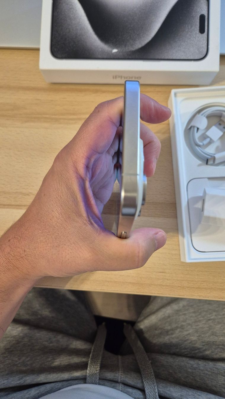 Apple Telefoni cellulari / Smartphones: iPhone 15 Pro Max 256GB White 3042 – Usato da Münchenbuchsee venduto da MV_Solutions 7
