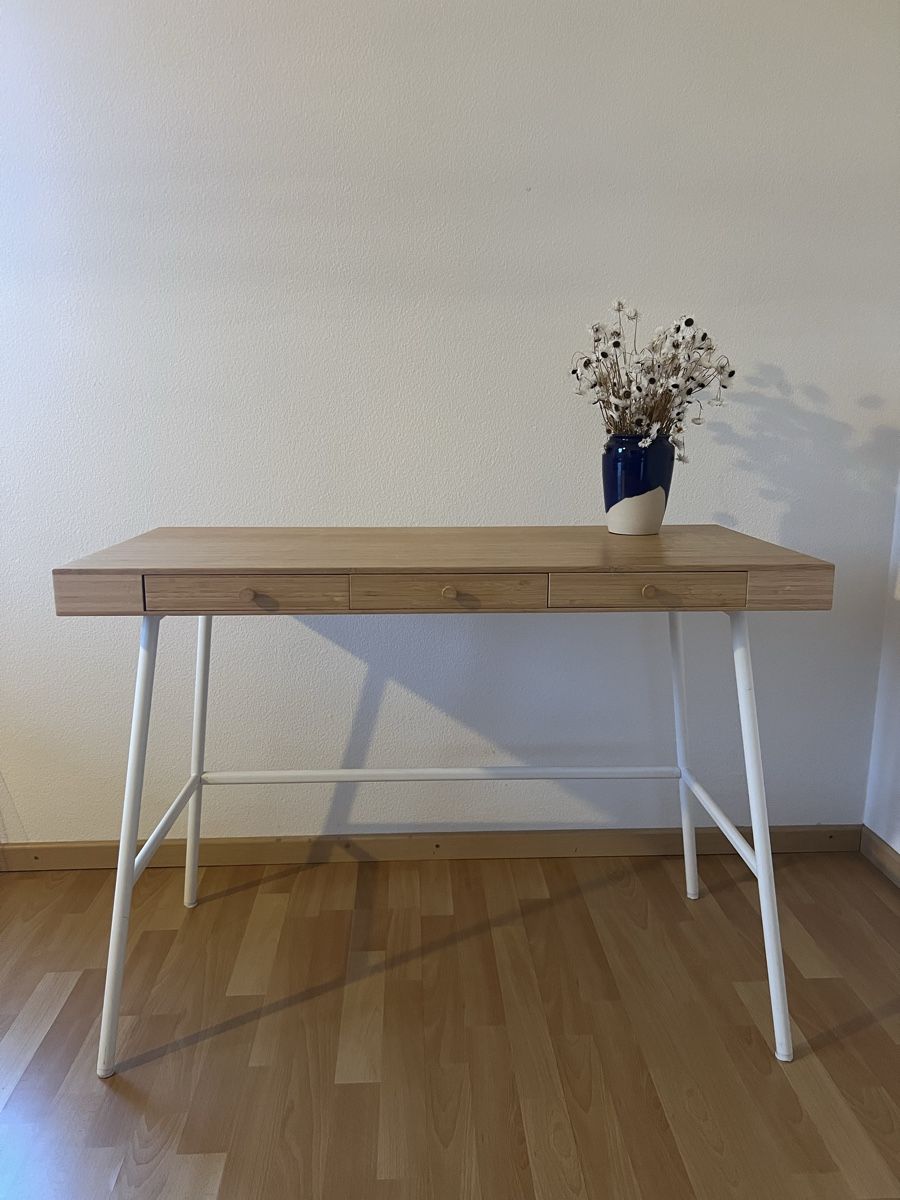 Scrivanie: Schreibtisch IKEA – Usato da Zürich venduto da eli_ry7v 2