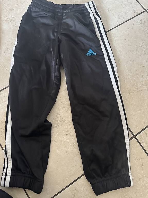 Adidas Pantaloni: Training adidas 110 cm – Usato da Onex venduto da Olinini