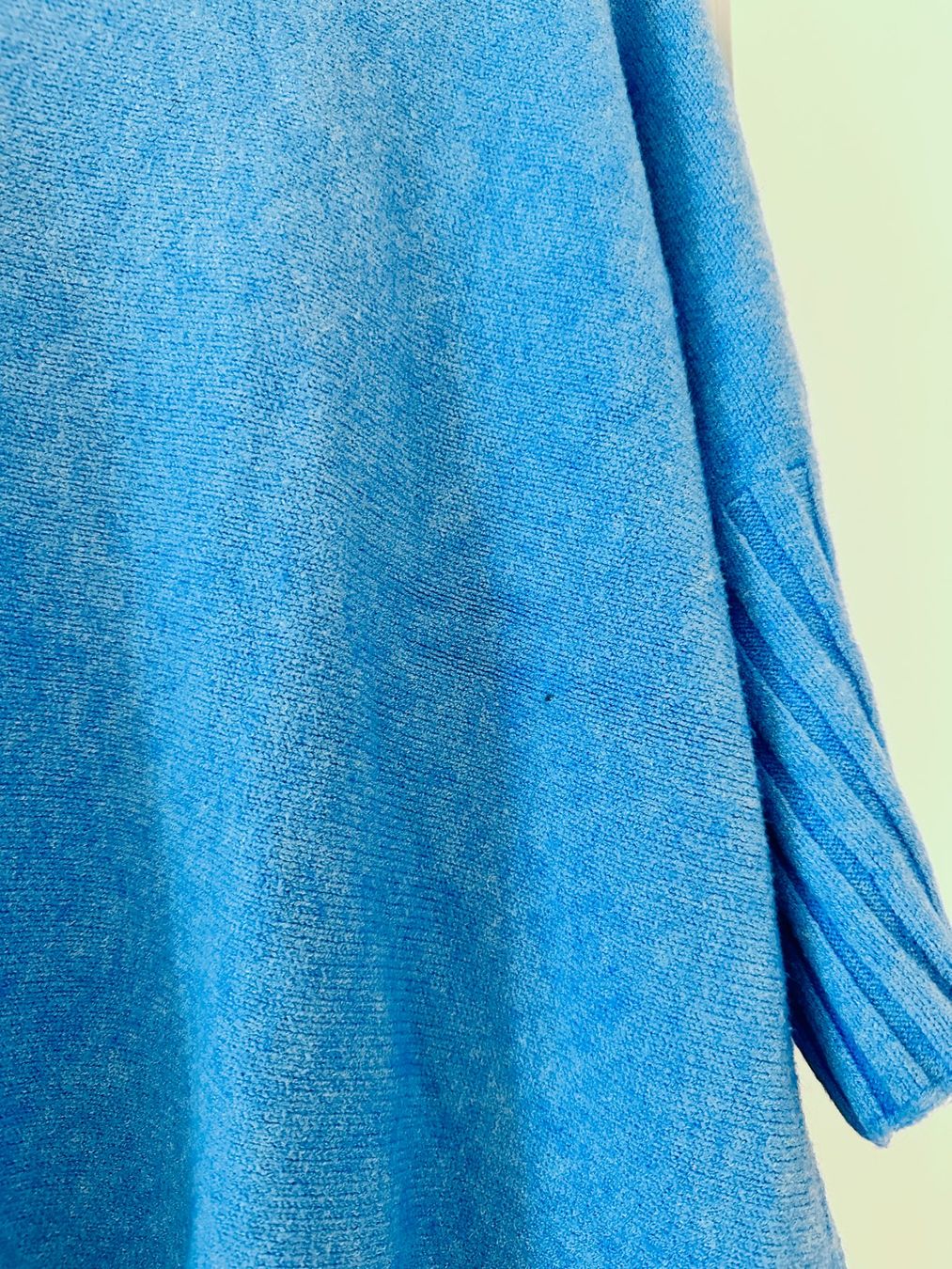 Maglioni & Felpe: Pull bleu ciel ample à col roulé - Taille S – Usato da Bern venduto da orgalorg 4