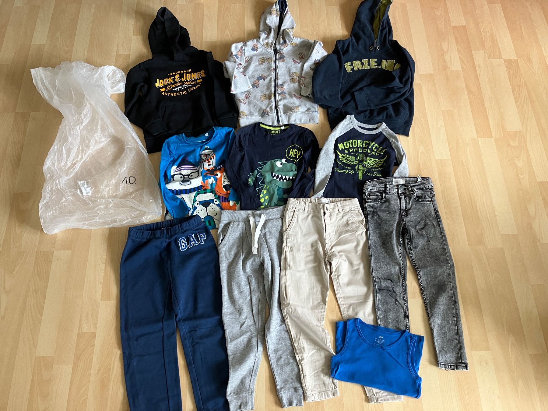 Lotti & Set di vestiti: Kleiderpaket 122 (10) – Usato da Niederglatt ZH venduto da boeca82