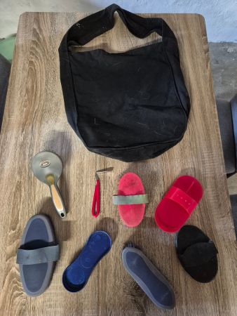 Putztasche / Putzbox mit Zubehör / Bürsten