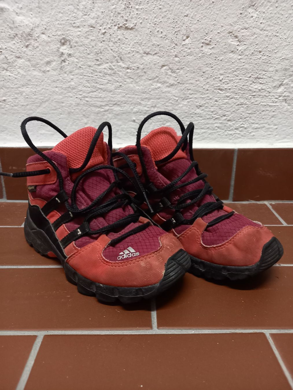 Adidas Scarpe per ragazzi: Adidas Terrex Wanderschuhe, gebraucht, Grösse 27 – Usato da Zürich venduto da HansBald