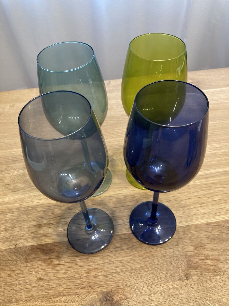 Gläser: Farbiges Gläser Set - 4 Weingläser, 4 Wassergläser – Gebraucht aus Sarmenstorf von ramoeneli 2