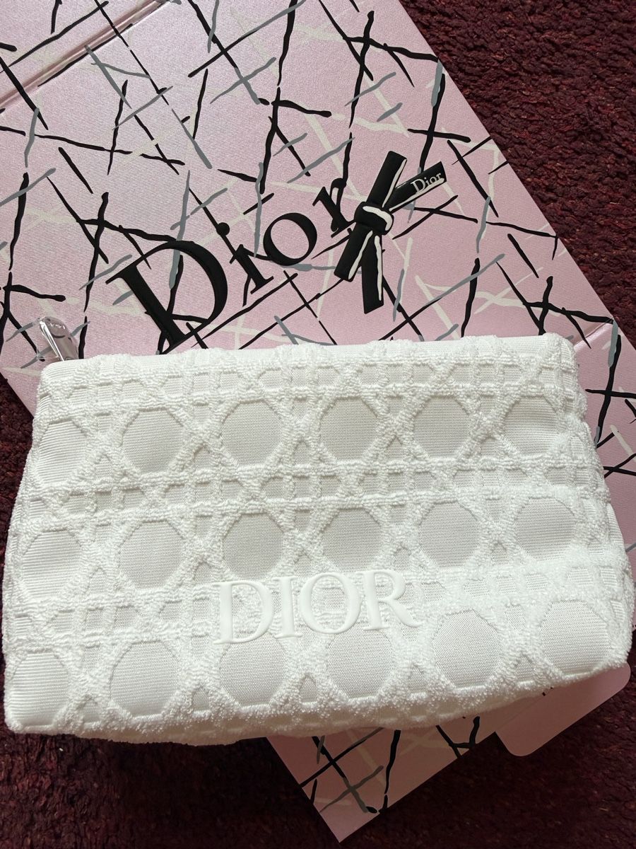 Dior Custodie per cosmetici: Dior White Cannage Pouch – Nuovo e nell'imballaggio originale da Luzern venduto da sas_r89l
