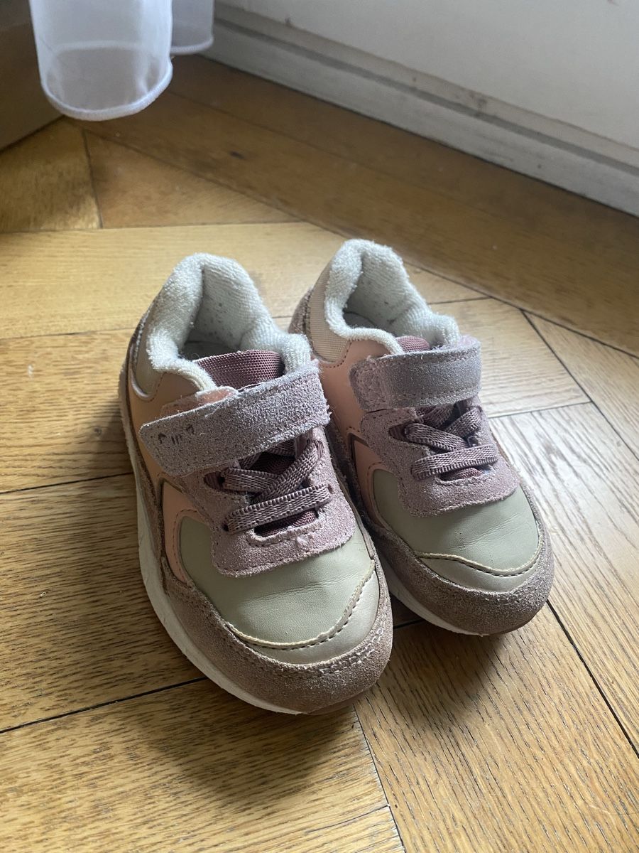 Next Chaussures filles: Sneaker Grösse 24 – D'occasion à Bern par Violettaline 1