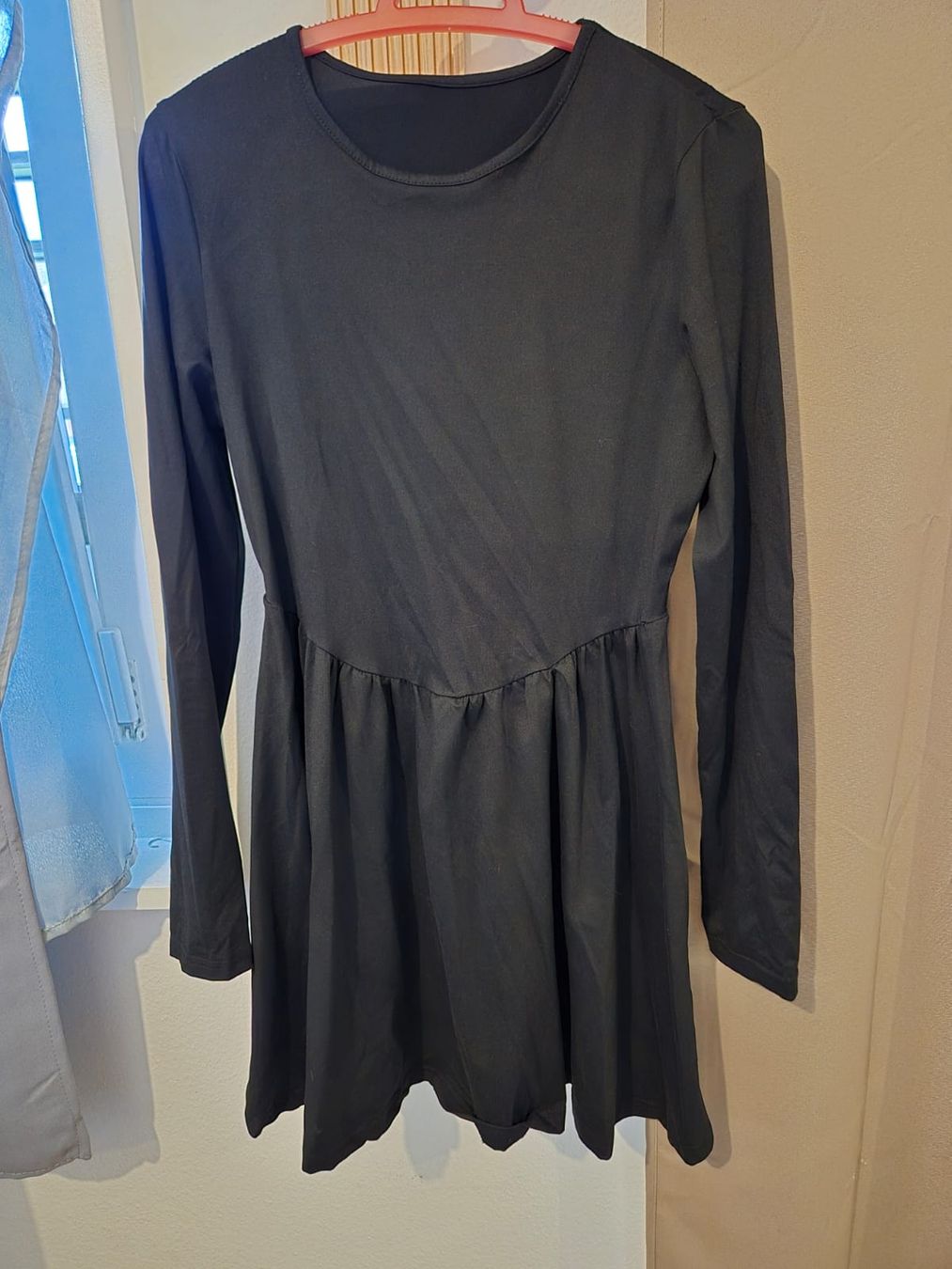 Robes: 8 robes / Tailles S/M – D'occasion à Vétroz par ValCortex 9