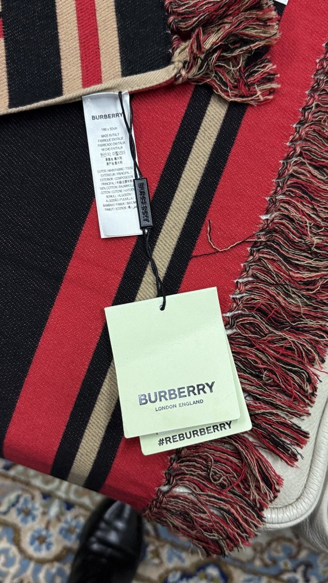 Burberry Foulards, Tücher & Schals: Burberry Schall neu  – Neu und originalverpackt aus Lachen SZ von HelvetiaLuxury 5