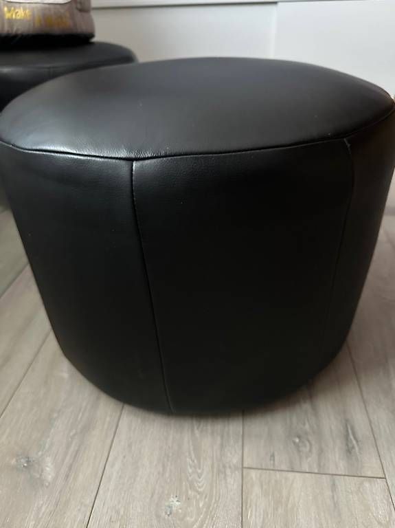 Sgabelli: Pouf noir pratique – Usato da Longirod venduto da Fabricelli 1