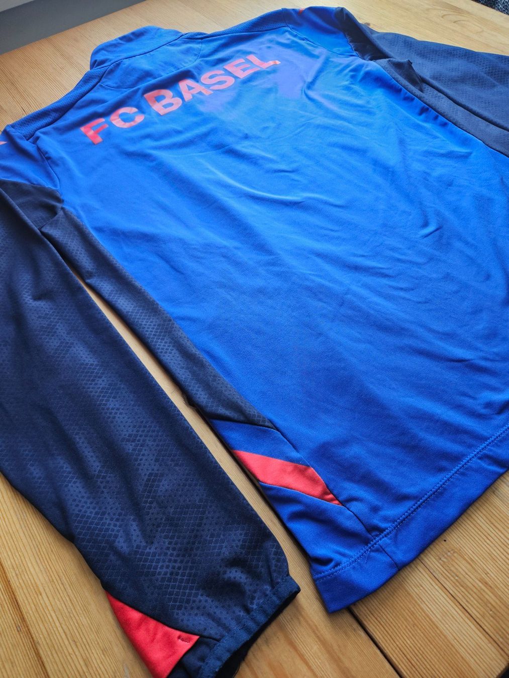 Maillots de corps & Pantalons: FC Basel Trainingsoberteil Macron #17 Grösse M FCB Jacke – D'occasion à Hägglingen par United-Village-Trade 8