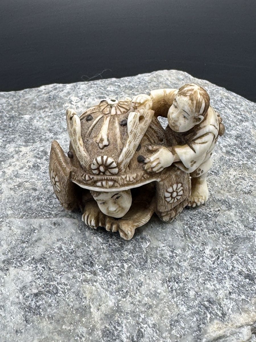 Statuette: Netsuke  – enfant avec kabuto – Usato da Fiez venduto da Kirafinds