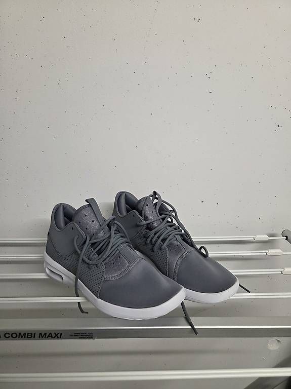 Jordan Scarpe da uomo: Nike Jordan First Class Herren Gr. 42 (NEU) – Nuovo (secondo la descrizione) da Rüfenacht BE venduto da Biancaro