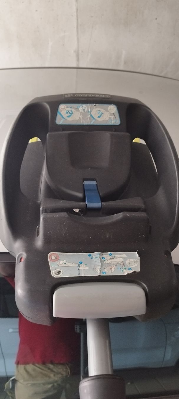 Maxi-Cosi Auto-Kindersitze: Maxi-Cosi Autositz mit Easyfix Station – Gebraucht aus Wilen b. Wollerau von unp_r7qz 5