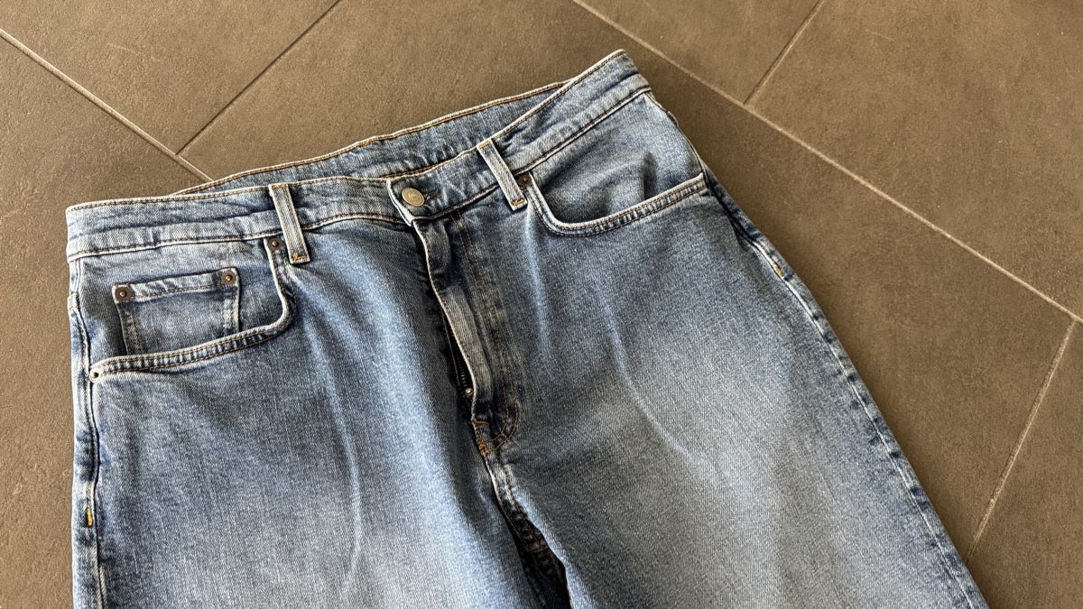 Cos Jeans: COS Regular fit Jeans, heller Denim.  – Usato da Weesen venduto da isabelleST 1