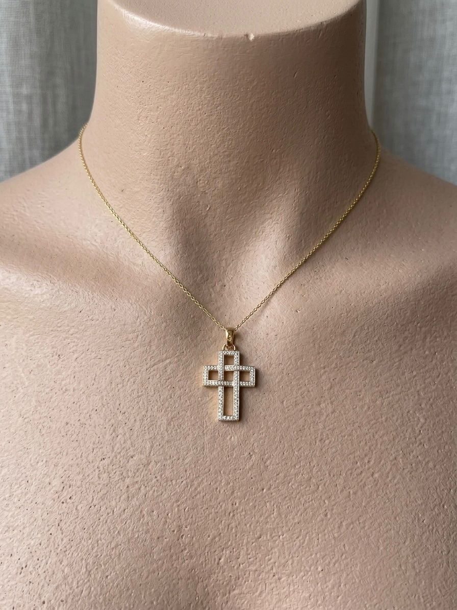 Ciondoli: Pendentif croix or 375 avec diamants – Usato da St-Maurice venduto da Sandrinette123 1