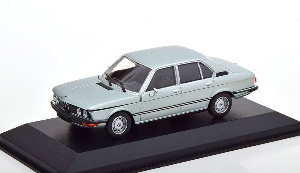 BMW Modellini d'auto: BMW 520 E12 Phase I 1972-1976 hellblau met.      1:43 – Nuovo e nell'imballaggio originale da Gerlafingen venduto da espero88 2