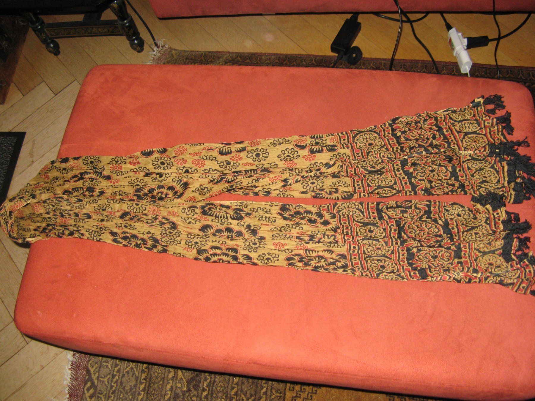 Foulards & écharpes: ockerfarbiger Schal aus Indien – Neuf (Voir description) à Zürich par apil