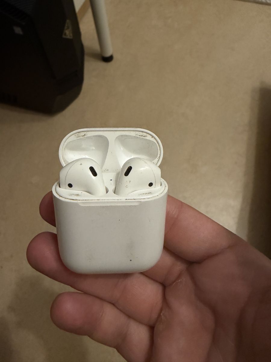 Apple Kopfhörer: Apple AirPods  – Gebraucht aus Zürich von fresh0001