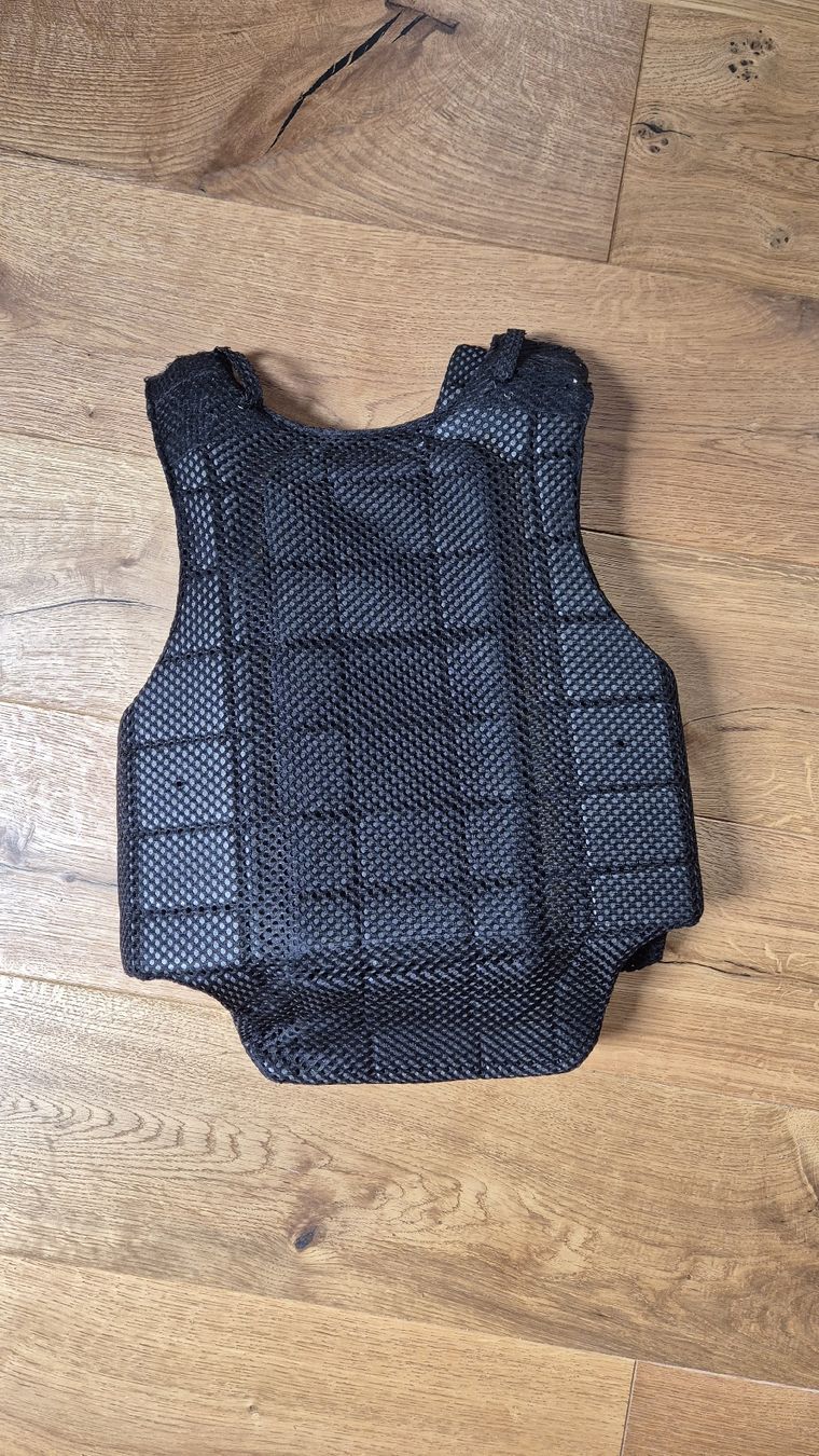 Protections: Reitweste schwarz Grösse S gebraucht – D'occasion à Horgenberg par callmeloco 1