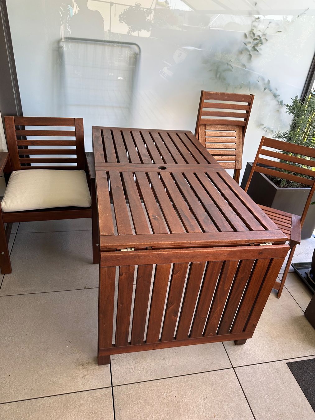 Ikea Set di tavolo e panche: Garten-/Balkontisch mit Stühlen – Usato da Stäfa venduto da Bulldog4