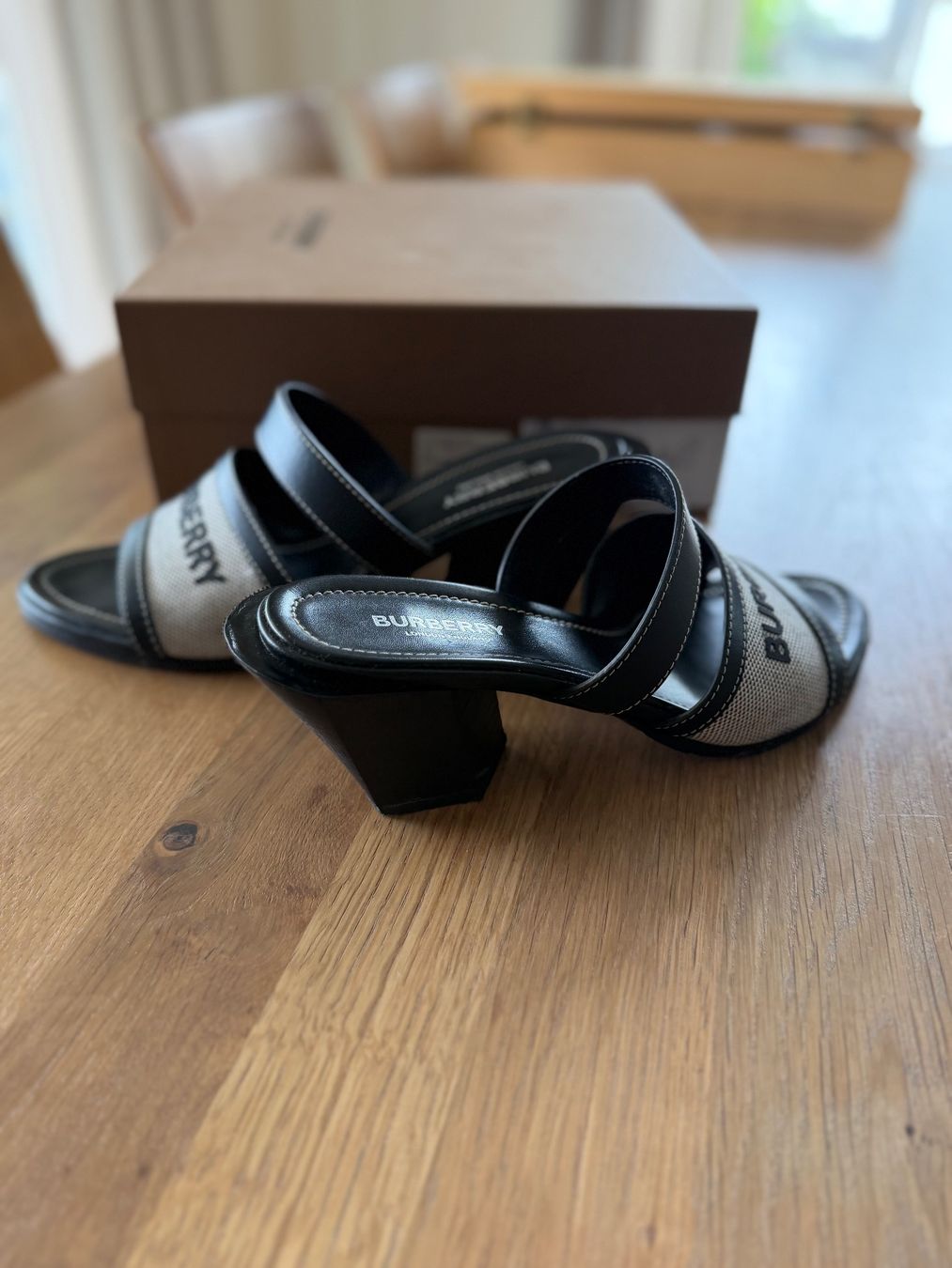 Burberry Scarpe da donna: Burberry Sandalen, Schwarz – Usato da Pfungen venduto da Nemolito 2